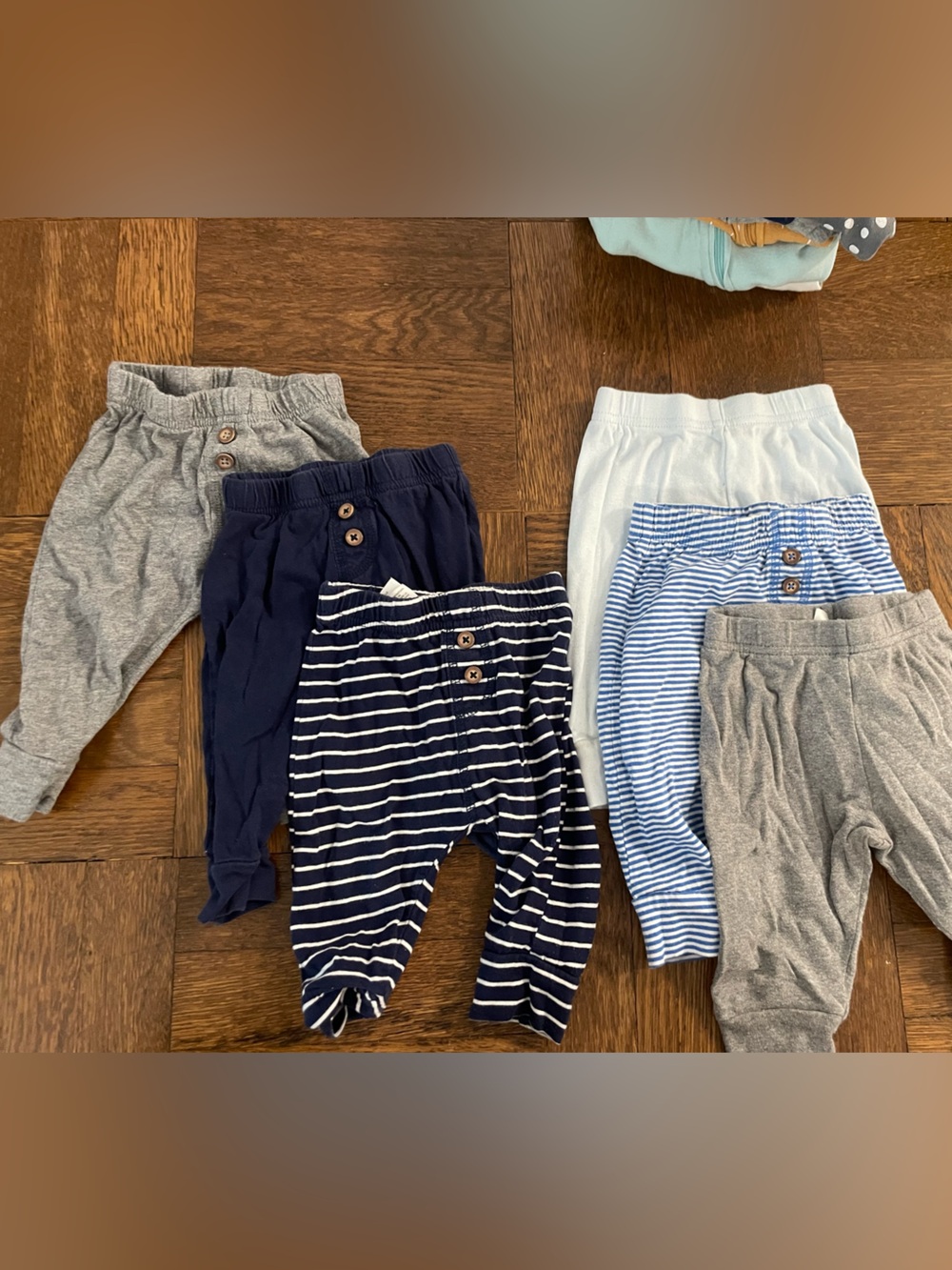 Lot of 6 pants for 3-6 months